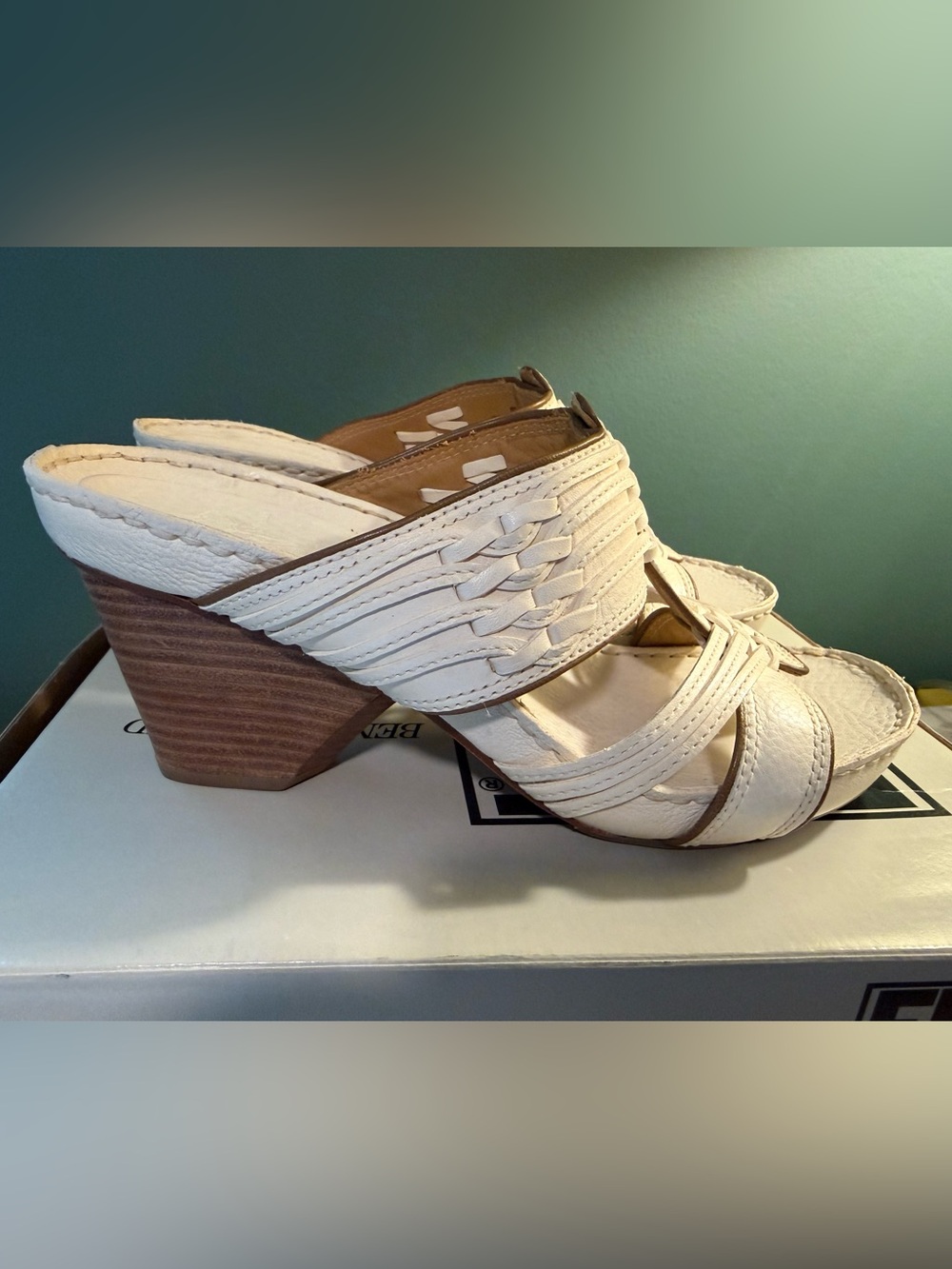 Frye NIB Audrey Strappy Slide - Off-White